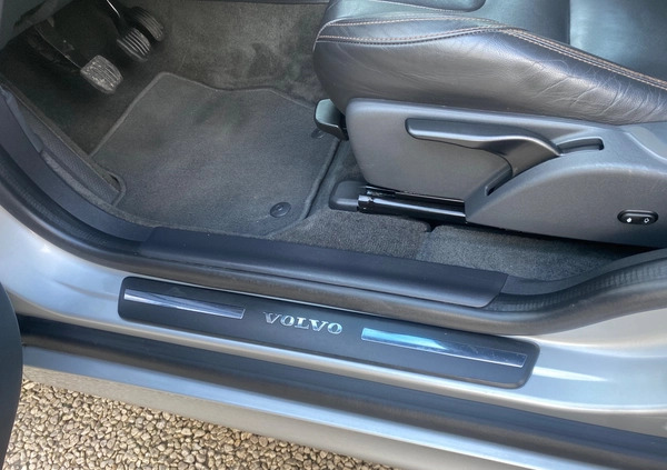 Volvo XC 60 cena 79999 przebieg: 125000, rok produkcji 2017 z Staszów małe 781